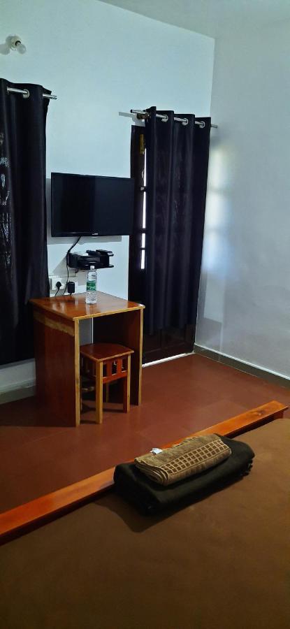 Poovar Sea View Rooms And Boating Family & Couple Only Kültér fotó
