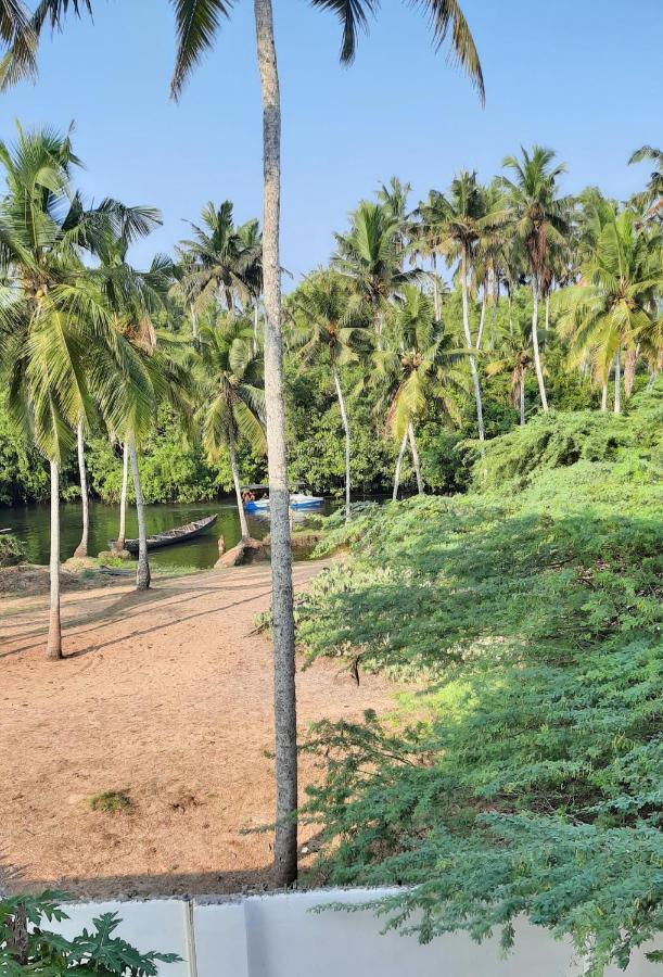 Poovar Sea View Rooms And Boating Family & Couple Only Kültér fotó