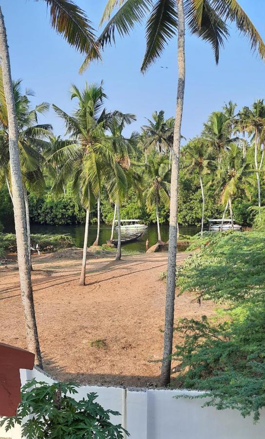 Poovar Sea View Rooms And Boating Family & Couple Only Kültér fotó